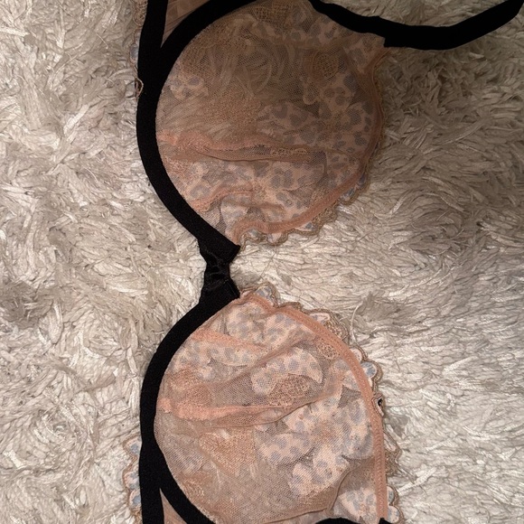 Victoria's Secret Animal Lace Embroidered Bra with matching Thong 36C/M - Picture 8 of 9
